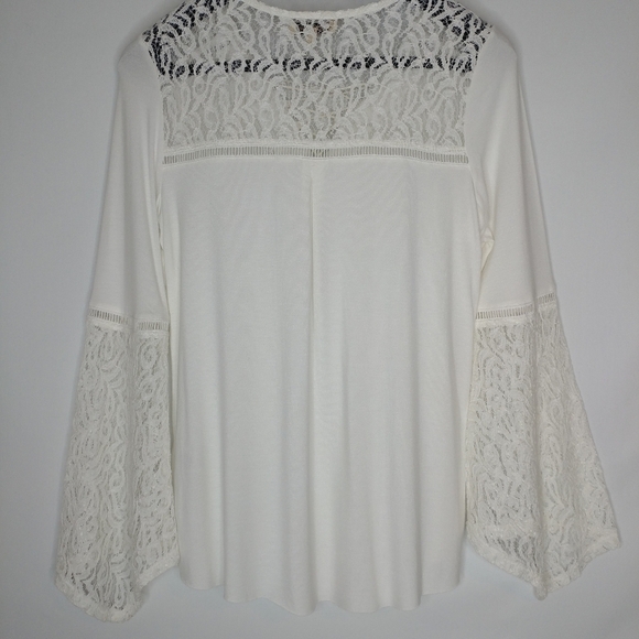 Democracy Women's Bell SLV V-Neck Lace Up Top - Picture 10 of 13